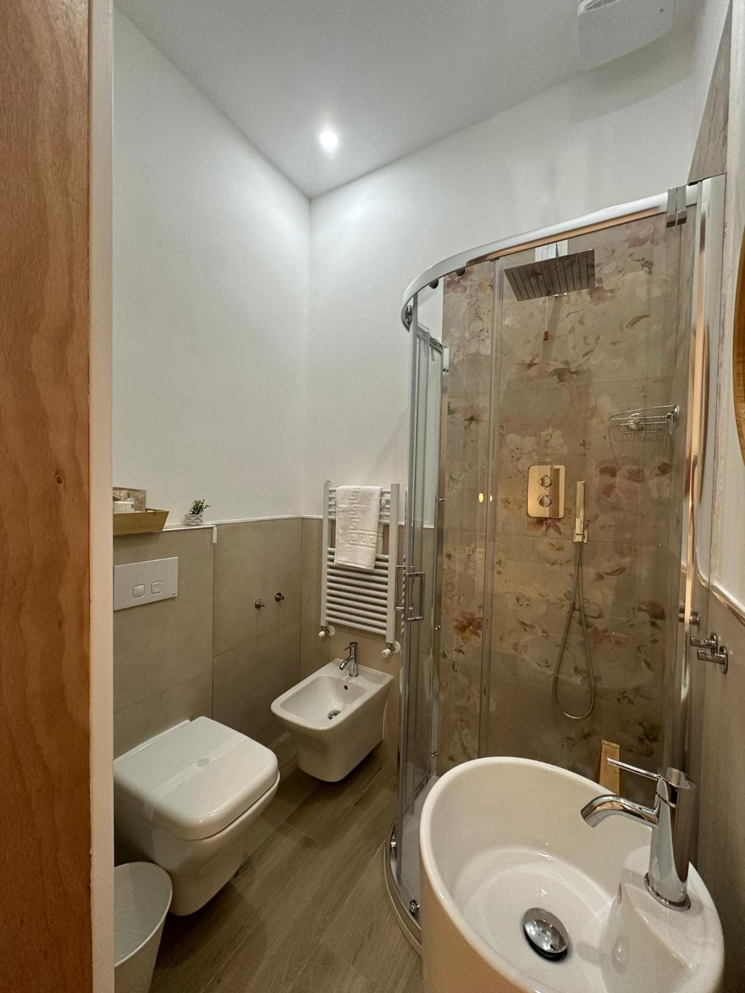 Center Rooms La Spezia Ngoại thất bức ảnh
